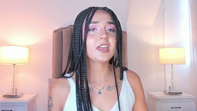 Snapshot of Emma_Torres__ chatting on 05/25/26, 12:22 Emma Torres online show from 05/25/26, 12:22