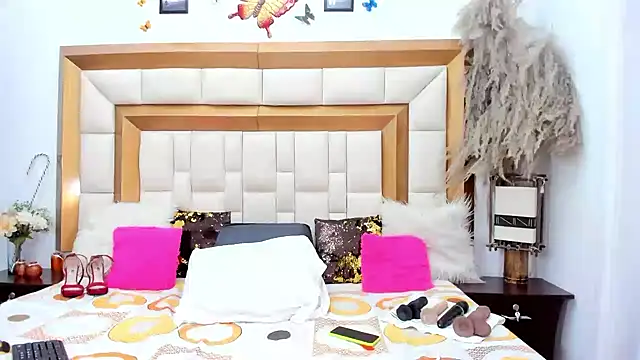 BellaKarla online show from 01/25/25, 07:39