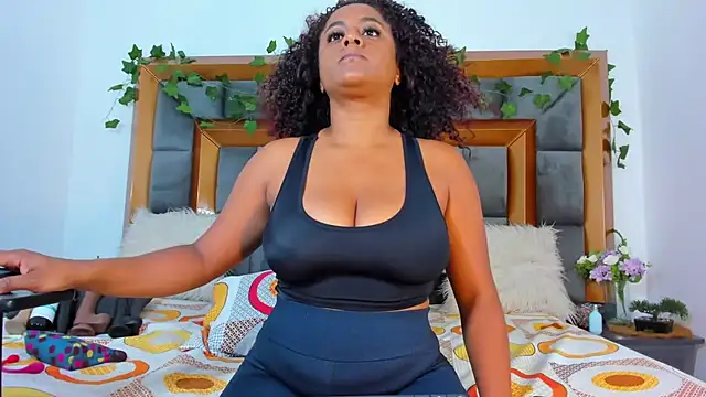 BellaKarla online show from 02/11/25, 07:59