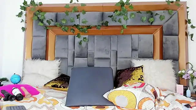 BellaKarla online show from 02/22/25, 03:47