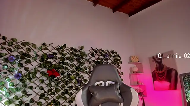 annie barozzi online show from 03/01/25, 04:44