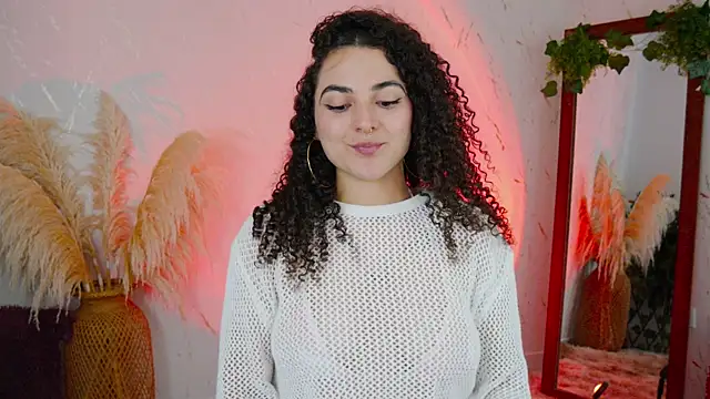 Snapshot of merida_bell18 chatting on 12/16/25, 10:59 merida bell18 online show from 12/16/25, 10:59