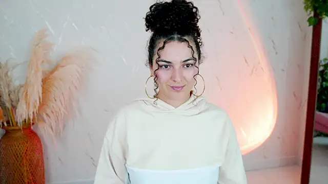 Snapshot of merida_bell18 chatting on 02/20/26, 12:07 merida bell18 online show from 02/20/26, 12:07