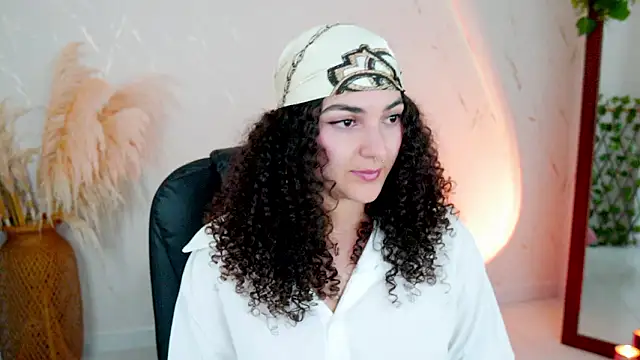 Snapshot of merida_bell18 chatting on 03/04/26, 03:23 merida bell18 online show from 03/04/26, 03:23