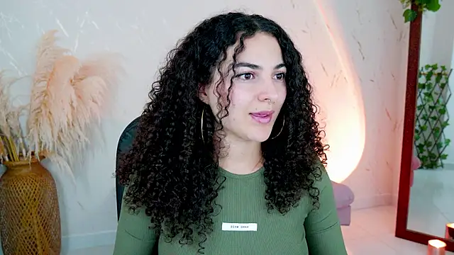 Snapshot of merida_bell18 chatting on 03/05/26, 01:01 merida bell18 online show from 03/05/26, 01:01