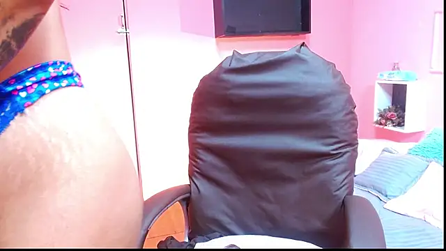 Snapshot of Desipleasure chatting on 03/17/25, 11:21 Desipleasure online show from 03/17/25, 11:21
