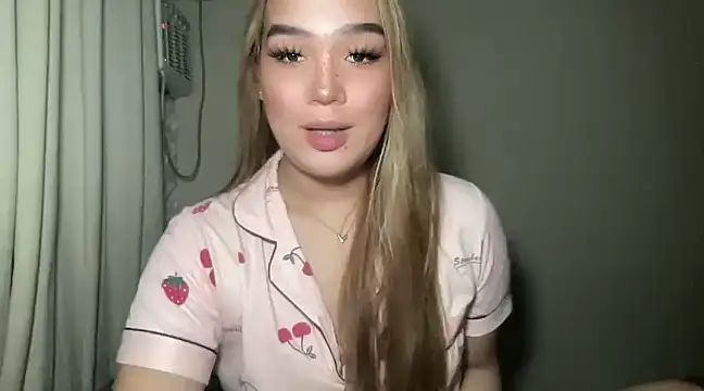 Snapshot of MissCataleyaxxx chatting on 12/26/24, 02:33 MissCataleyaxxx online show from 12/26/24, 02:33