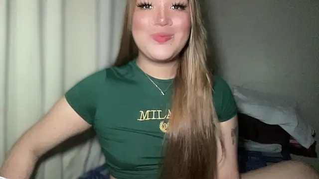 Snapshot of MissCataleyaxxx chatting on 02/18/25, 01:33 MissCataleyaxxx online show from 02/18/25, 01:33