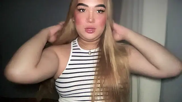 Snapshot of MissCataleyaxxx chatting on 10/12/25, 01:15 MissCataleyaxxx online show from 10/12/25, 01:15