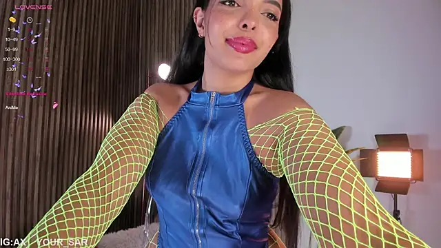 SaraFerrerx online show from 10/17/25, 07:05