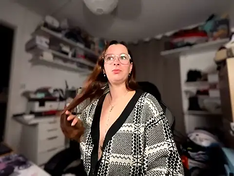 Snapshot of Amai_Live chatting on 11/08/25, 04:56 Amai Live online show from 11/08/25, 04:56