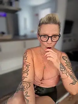 German Milf online show from 10/18/25, 01:01