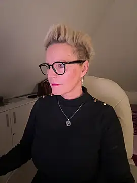 German Milf online show from 12/22/25, 02:58