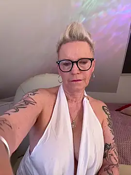 German Milf online show from 03/31/26, 01:00