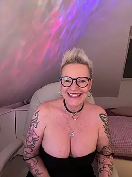 German Milf online show from 04/22/26, 12:50