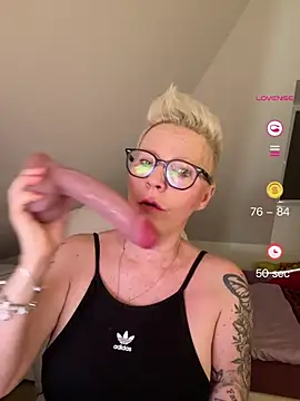 Snapshot of German_Milf chatting on 05/26/26, 09:38 German Milf online show from 05/26/26, 09:38
