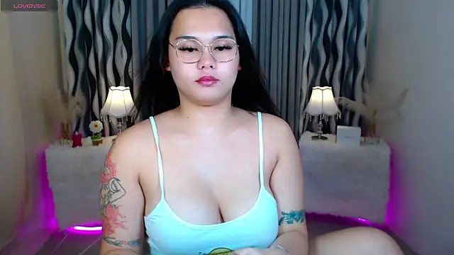 Snapshot of Ella_Fantasiax chatting on 10/13/25, 07:14 Ella Fantasiax online show from 10/13/25, 07:14