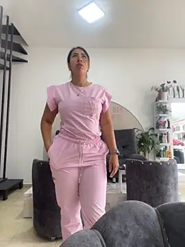 daniela henao online show from 04/10/26, 02:11