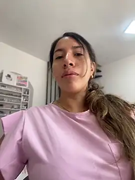 daniela henao online show from 04/23/26, 03:03