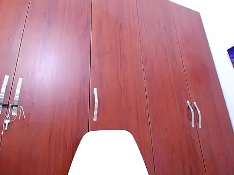 Snapshot of hornywife_ chatting on 10/06/25, 06:27 hornywife online show from 10/06/25, 06:27