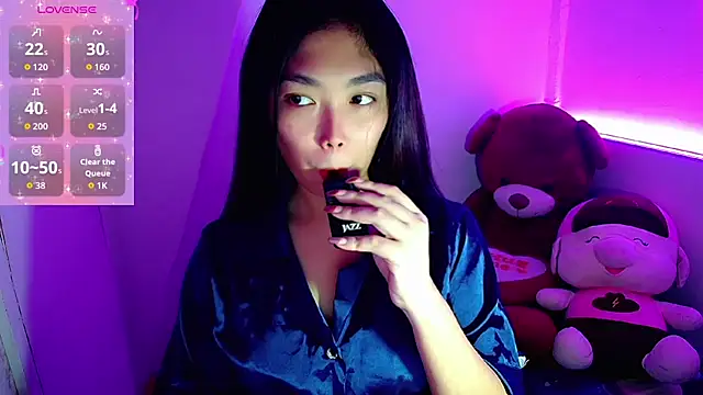 TR4NSCUTI3 online show from 10/19/25, 07:36