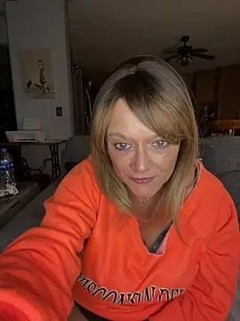 Snapshot of cowgirlc chatting on 01/31/25, 02:37 cowgirlc online show from 01/31/25, 02:37