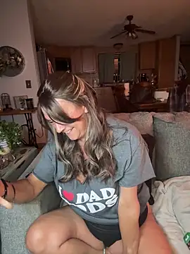 Snapshot of cowgirlc chatting on 09/10/25, 02:22 cowgirlc online show from 09/10/25, 02:22