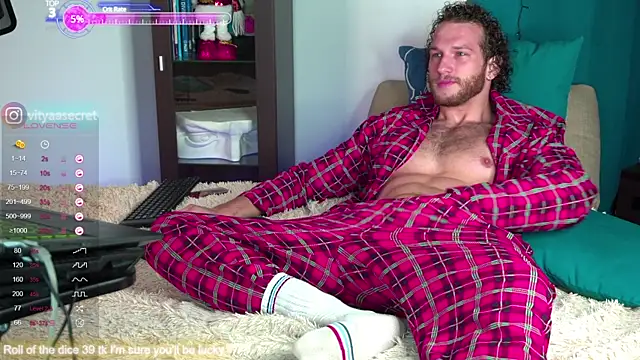 Snapshot of VIktorSecret chatting on 01/19/25, 04:01 VIktorSecret online show from 01/19/25, 04:01