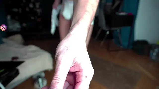 Snapshot of VIktorSecret chatting on 02/12/25, 04:23 VIktorSecret online show from 02/12/25, 04:23