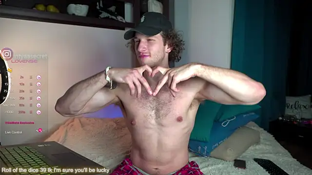 Snapshot of VIktorSecret chatting on 03/08/25, 01:47 VIktorSecret online show from 03/08/25, 01:47