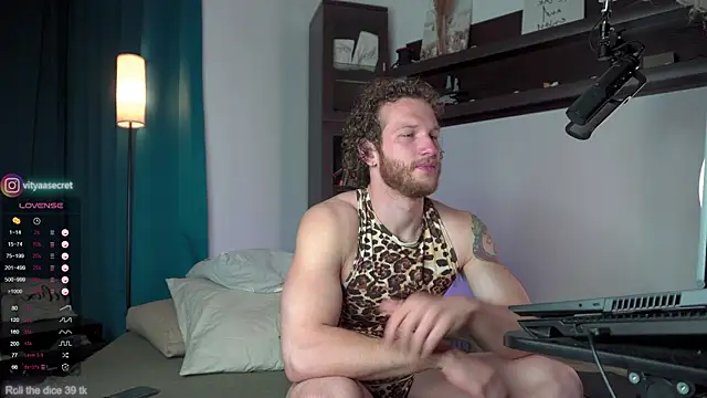 Snapshot of VIktorSecret chatting on 10/02/25, 05:36 VIktorSecret online show from 10/02/25, 05:36