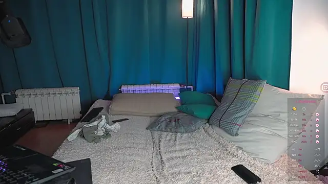 Snapshot of VIktorSecret chatting on 11/22/25, 04:44 VIktorSecret online show from 11/22/25, 04:44