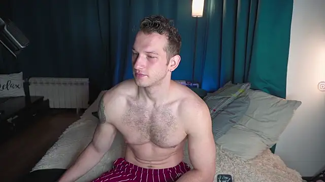 Snapshot of VIktorSecret chatting on 11/24/25, 05:18 VIktorSecret online show from 11/24/25, 05:18