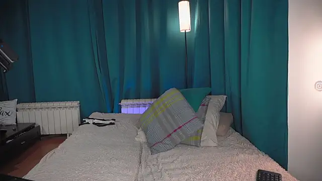 Snapshot of VIktorSecret chatting on 11/28/25, 04:15 VIktorSecret online show from 11/28/25, 04:15