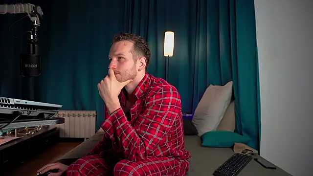 Snapshot of VIktorSecret chatting on 02/18/26, 03:57 VIktorSecret online show from 02/18/26, 03:57