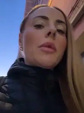 Snapshot of EmaSalis chatting on 01/11/25, 05:18 EmaSalis online show from 01/11/25, 05:18