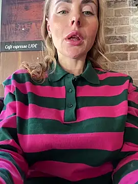 Snapshot of EmaSalis chatting on 01/30/25, 01:21 EmaSalis online show from 01/30/25, 01:21