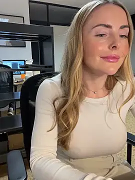 Snapshot of EmaSalis chatting on 02/10/25, 10:53 EmaSalis online show from 02/10/25, 10:53