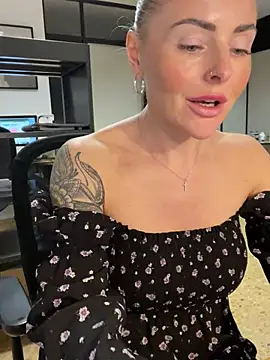 Snapshot of EmaSalis chatting on 02/11/25, 02:46 EmaSalis online show from 02/11/25, 02:46