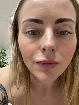 Snapshot of EmaSalis chatting on 02/12/25, 01:48 EmaSalis online show from 02/12/25, 01:48