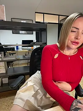 Snapshot of EmaSalis chatting on 02/15/25, 06:55 EmaSalis online show from 02/15/25, 06:55