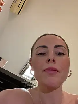 Snapshot of EmaSalis chatting on 02/17/25, 11:44 EmaSalis online show from 02/17/25, 11:44