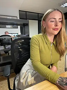 Snapshot of EmaSalis chatting on 02/20/25, 11:20 EmaSalis online show from 02/20/25, 11:20