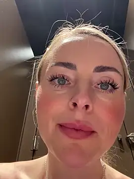 Snapshot of EmaSalis chatting on 03/03/25, 12:37 EmaSalis online show from 03/03/25, 12:37