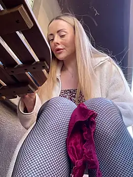 Snapshot of EmaSalis chatting on 03/12/25, 12:36 EmaSalis online show from 03/12/25, 12:36