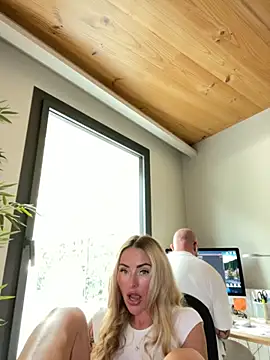 Snapshot of EmaSalis chatting on 09/09/25, 10:48 EmaSalis online show from 09/09/25, 10:48