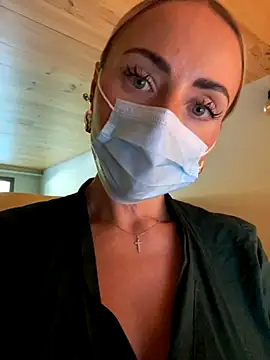 Snapshot of EmaSalis chatting on 09/30/25, 09:58 EmaSalis online show from 09/30/25, 09:58