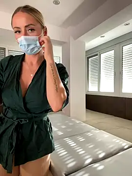 Snapshot of EmaSalis chatting on 10/04/25, 03:43 EmaSalis online show from 10/04/25, 03:43