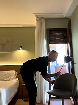 Snapshot of EmaSalis chatting on 10/26/25, 02:34 EmaSalis online show from 10/26/25, 02:34