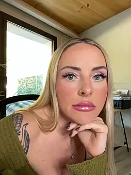 Snapshot of EmaSalis chatting on 11/03/25, 11:00 EmaSalis online show from 11/03/25, 11:00